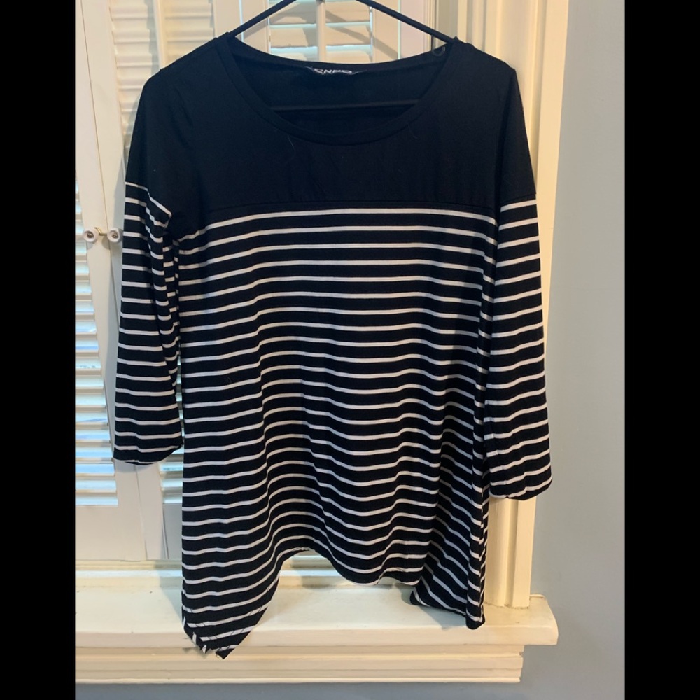 Buy 1 get 1 free deal Flowy striped tee